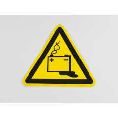 Знак W20 'Осторожно. Аккумуляторные батареи' 200х200х200 мм